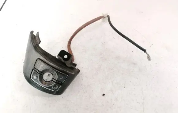 Steering wheel buttons/switches
