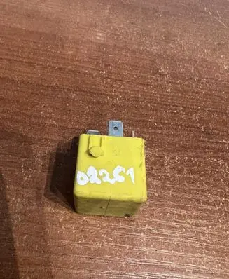 Mercedes-Benz B W245 Other relay A0025421419 D2261