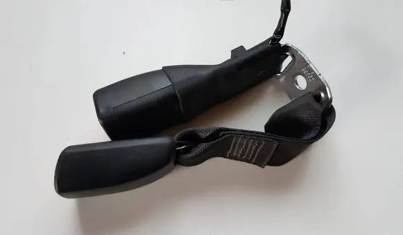 Lexus GS 300 350 430 450H Middle seatbelt buckle (rear) E063002 E034501