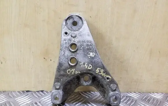 Skoda Fabia Mk1 (6Y) Engine mounting bracket 6Q0199185D