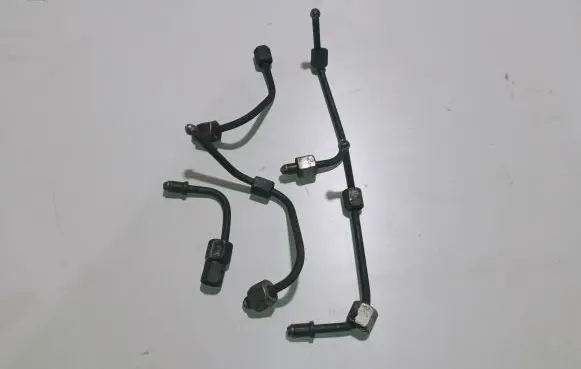 Opel Vectra C Fuel injector supply line/pipe 