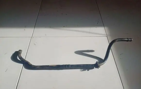 Engine coolant pipe/hose