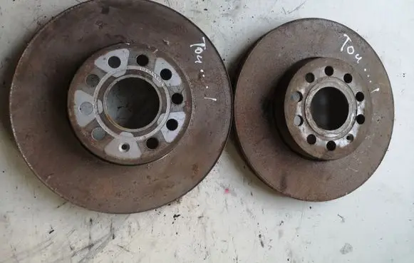 Volkswagen Touran I Front brake disc