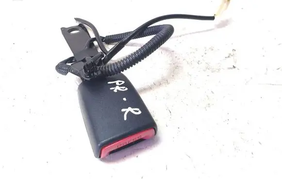Toyota Avensis T270 Front seatbelt buckle E034501
