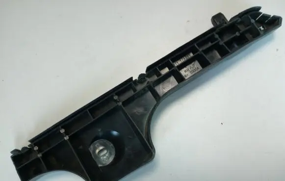 Rear bumper mounting bracket