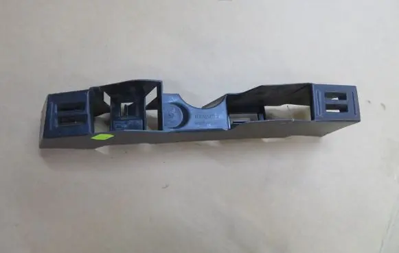 Renault Captur Front bumper mounting bracket 620931465R