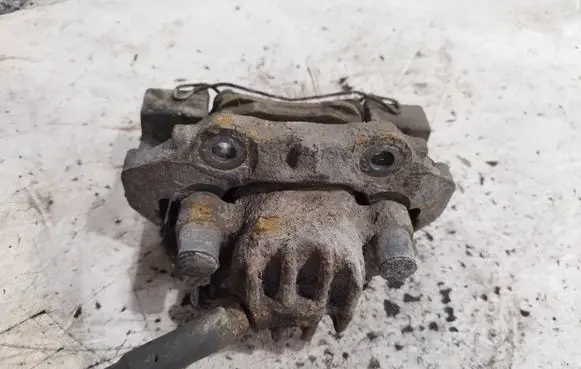 Peugeot 5008 Front brake caliper