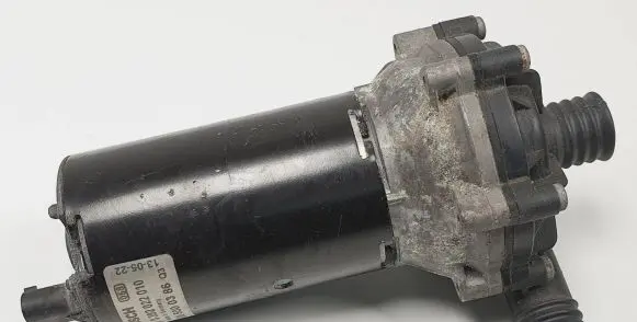 Mercedes-Benz C W203 Water pump A0005000386