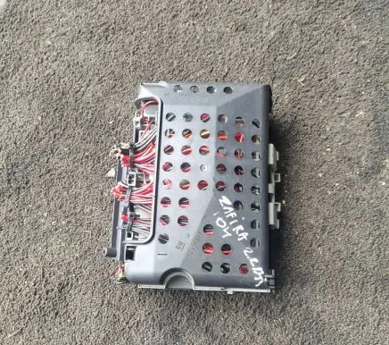 Opel Zafira A Fuse box set 24431677
