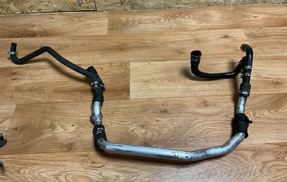 Volvo V70 Breather/breather pipe/hose 30677874