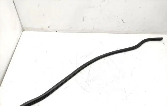 Skoda Octavia Mk2 (1Z) Engine compartment rubber 1Z0823723A