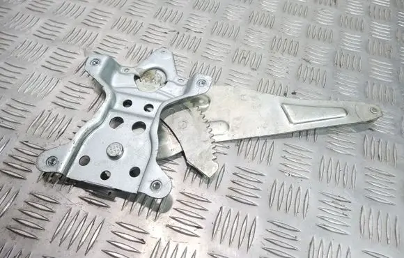 Suzuki SX4 Rear window lifting mechanism without motor