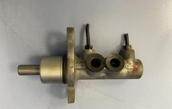Audi A6 S6 C6 4F Master brake cylinder 32661923 9304125000