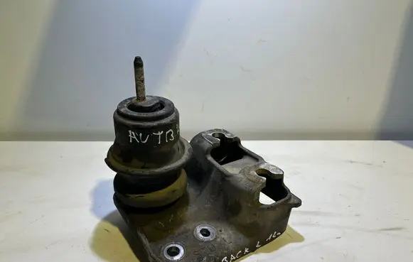 Engine mount bracket