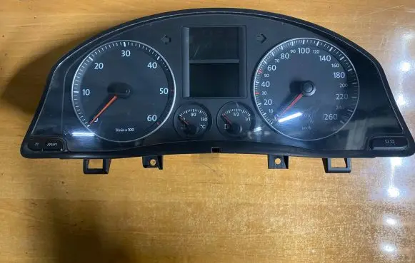 Volkswagen Golf V Speedometer (instrument cluster) 1K0920850F V1218100 VWZ7Z0C7076997