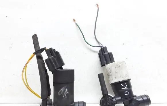 Volvo V60 Windscreen/windshield washer pump BK2117K624BA AV6117K624AA