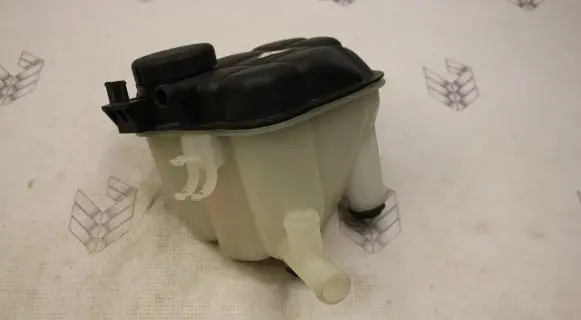 Mercedes-Benz GLS X166 Coolant expansion tank/reservoir 1665000049