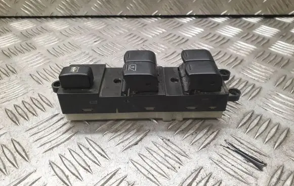 Nissan Note (E11) Electric window control switch 254019U109