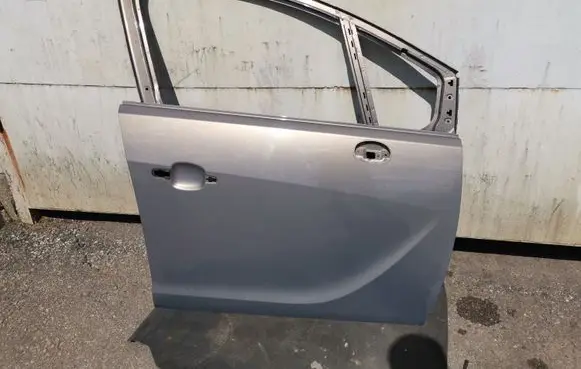 Opel Meriva B Front door 13270345