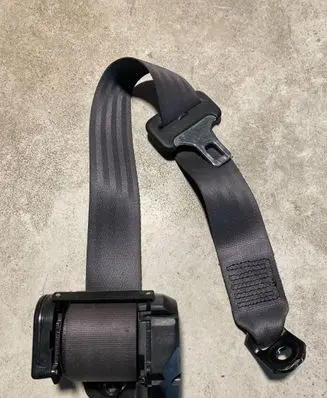 Middle seatbelt (rear)