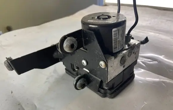 Volvo V40 ABS Pump P31400643 10021209804 27040834333338