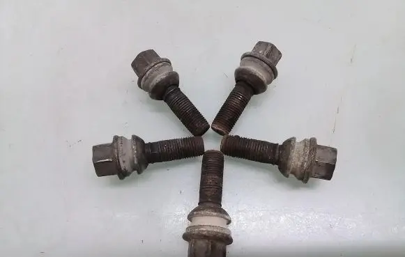 Volkswagen Transporter - Caravelle T5 Nuts/bolts 