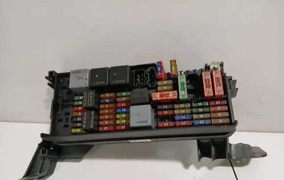 Mercedes-Benz ML W164 Fuse module A1645451740