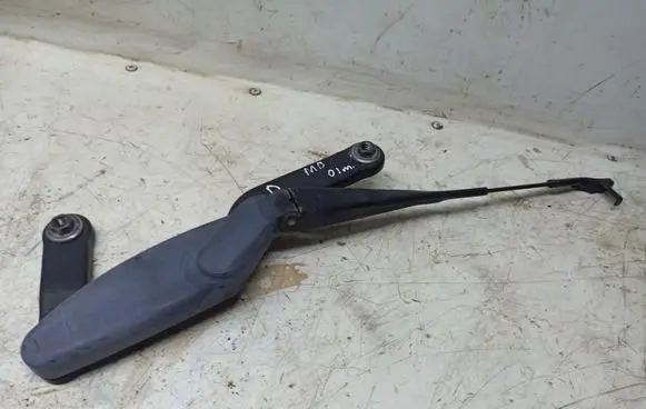 Mercedes-Benz S W220 Front wiper blade arm