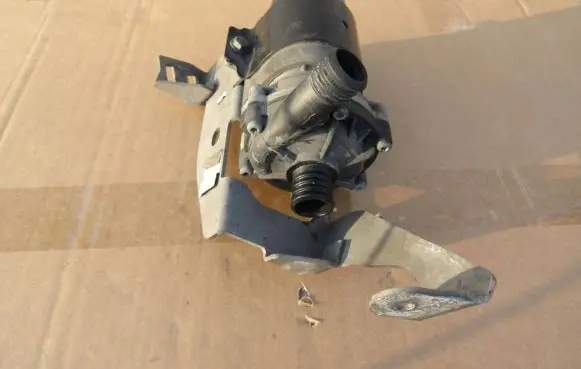 Mercedes-Benz ML W164 Water pump
