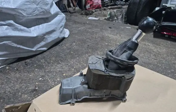 Audi A2 Gear shifter/selector 8Z0711246A