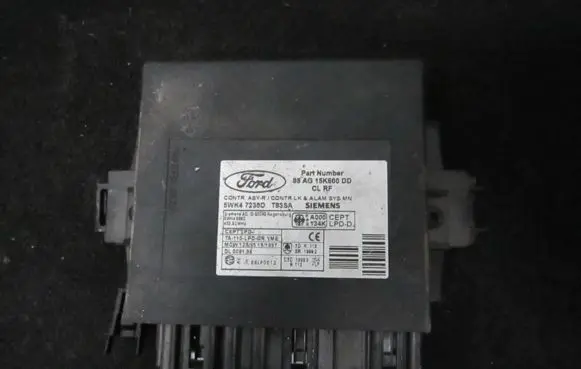 Ford Focus Comfort/convenience module 98AG15K600DD 5WK47230D
