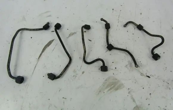 Citroen C3 Fuel injector supply line/pipe 