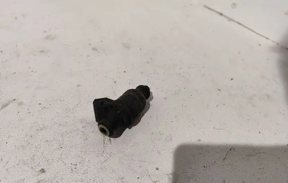Audi A6 S6 C5 4B Fuel injector 078133551AC