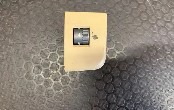 Volkswagen Phaeton Seat heating switch 3D0963563A