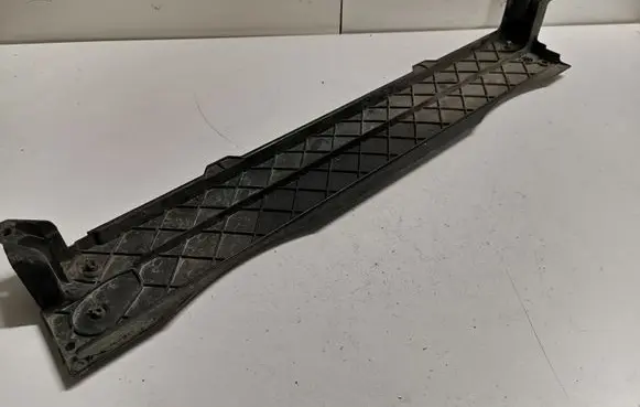 BMW X5 E70 Bottom radiator support slam panel 7158426