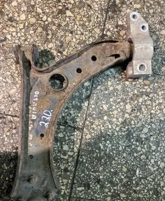 Skoda Octavia Mk2 (1Z) Front lower control arm/wishbone