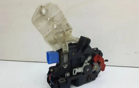 Volkswagen Golf VI Rear door lock 7L0839016D 991510900