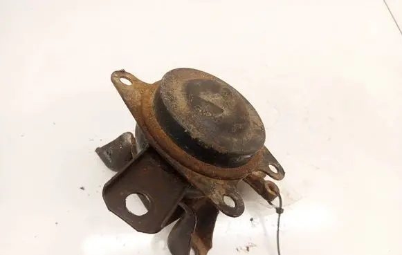 Mitsubishi Grandis Engine mount bracket 