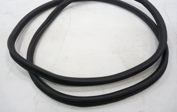 Volkswagen Touareg II Rubber seal loading door 