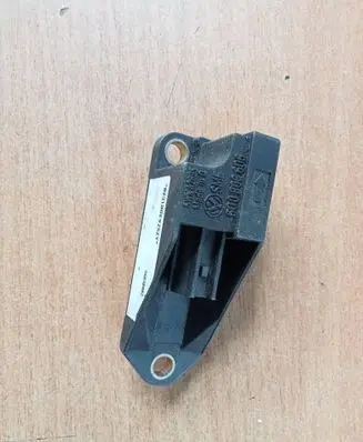 Volkswagen Golf IV Airbag deployment crash/impact sensor 5WK42895 6Q0909606
