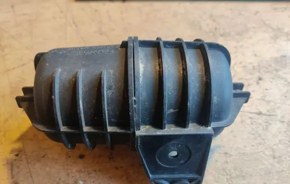 BMW 5 E60 E61 Vacuum air tank 11652247620 2247620