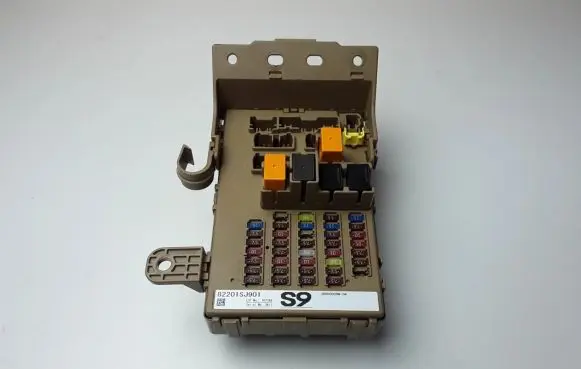 Subaru Forester SK Fuse module 82201SJ901