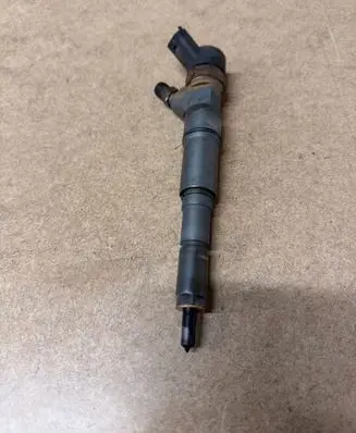 BMW 5 E39 Fuel injector 7785984