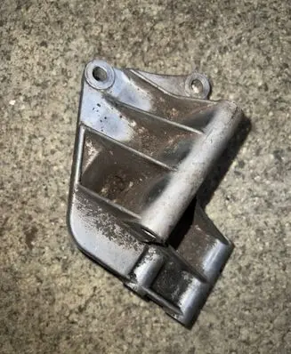 BMW 5 E34 Engine mount bracket 1716025