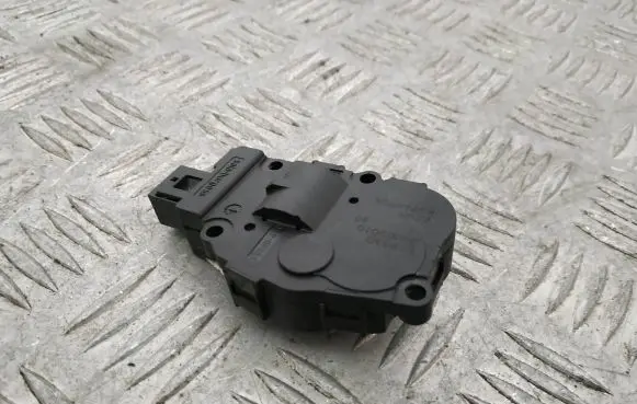 BMW 5 GT F07 Intake manifold valve actuator/motor EFB330 K9749005