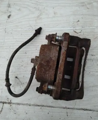 Honda CR-V Front brake caliper