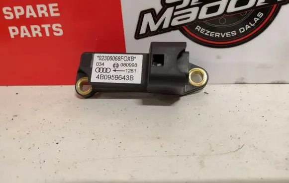 Audi A6 S6 C5 4B Airbag deployment crash/impact sensor 4B0959643B