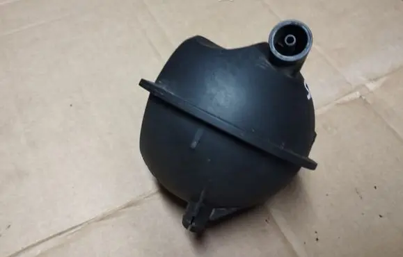 Vacuum air tank