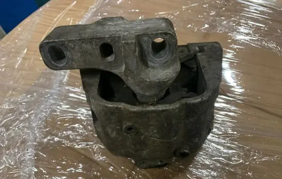 Skoda Octavia Mk1 (1U) Engine mount bracket 1J0199262