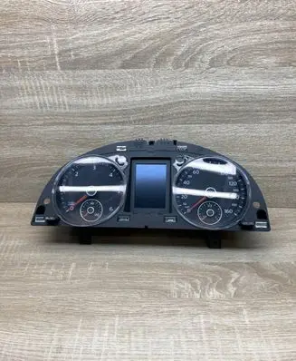 Volkswagen PASSAT B7 Speedometer (instrument cluster) 3AA920970N